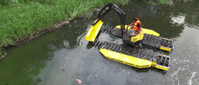 Amphibious Excavator Articles, News