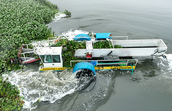 Aquatic Weed Harvester